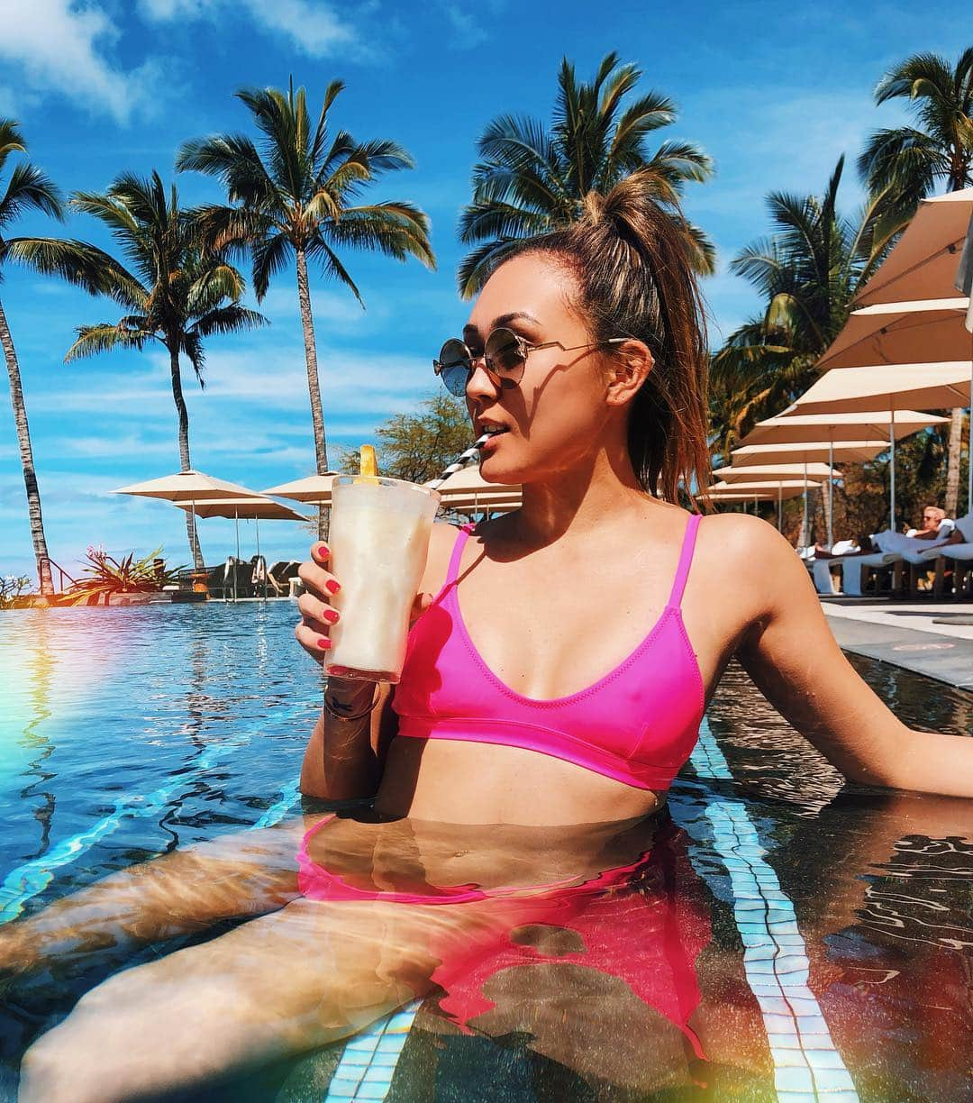 Lauren Riihimakiさんのインスタグラム写真 - (Lauren RiihimakiInstagram)「need to swap this piña colada for a  shamrock shake ASAP 🍀」3月18日 2時55分 - laurdiy