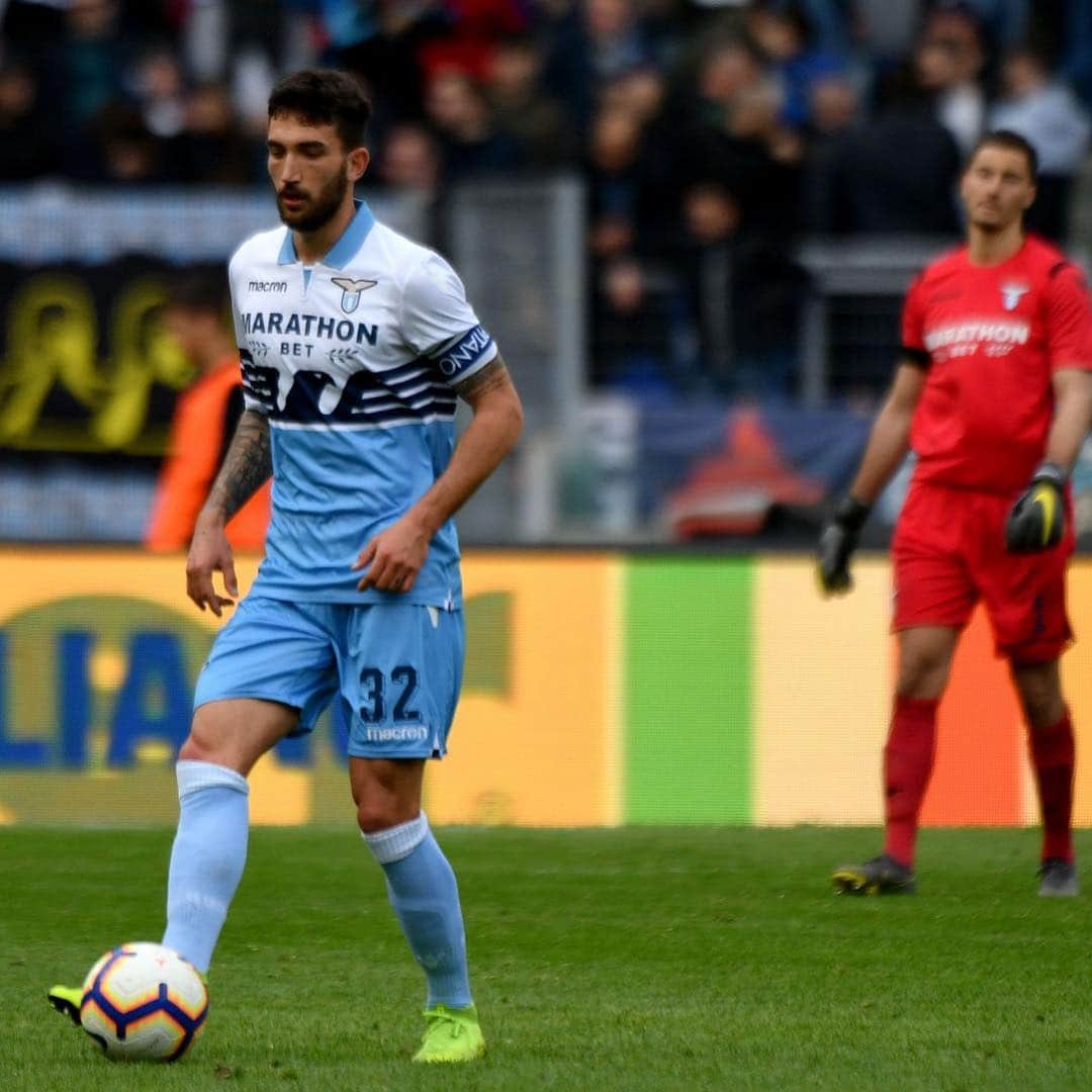 ダニロ・カタルディのインスタグラム：「Avanti ragazzi...grande prestazione e tre punti fondamentali davanti ai nostri tifosi💙 Guardiamo avanti tutti insieme. Un abbraccio speciale al nostro compagno @guido__guerrieri 💪 #forzalaziocarica @official_sslazio」