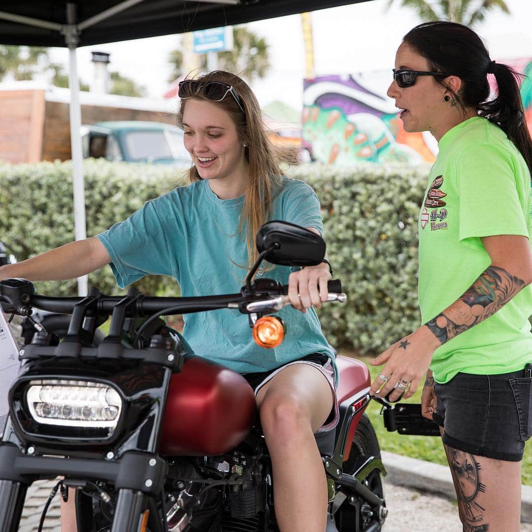 Harley-Davidsonさんのインスタグラム写真 - (Harley-DavidsonInstagram)「Bikes, beaches, boards, and more during #DaytonaBikeWeek 2019. 🌴 🤙  #HarleyDavidson #FindYourFreedom」3月18日 3時06分 - harleydavidson