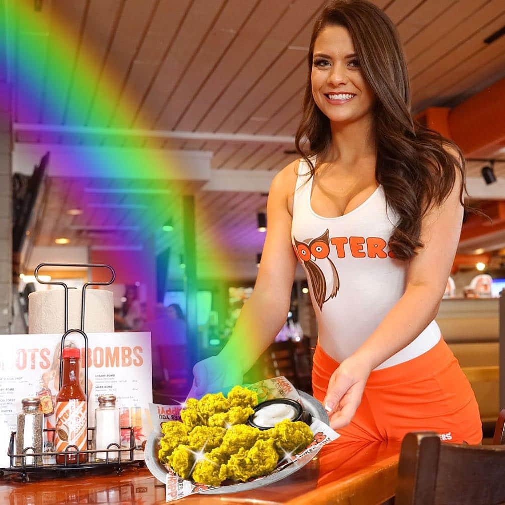 Hootersさんのインスタグラム写真 - (HootersInstagram)「When you finally get to the end of the rainbow.  Happy #StPatricksDay! 🍀」3月18日 3時00分 - hooters