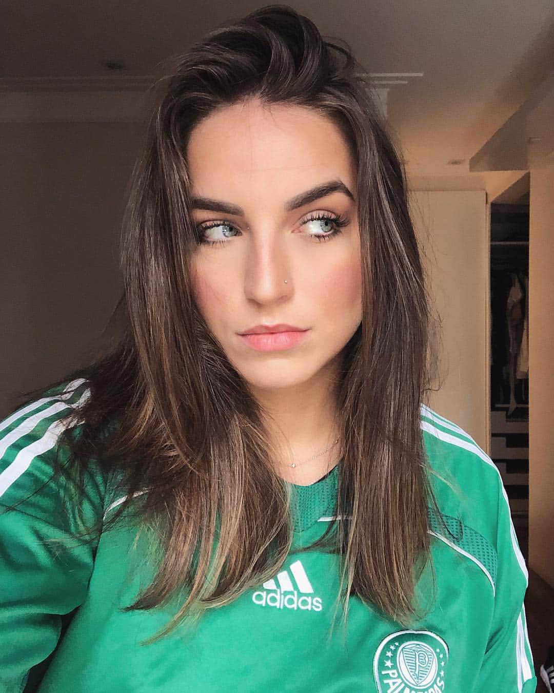 Bruna Unzuetaのインスタグラム：「Não, eu não to louca...só perdi uma aposta do jogo de ontem 🙄」