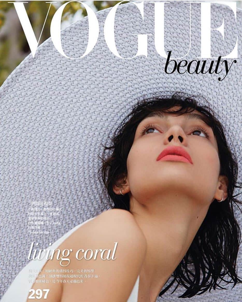IMG Modelsさんのインスタグラム写真 - (IMG ModelsInstagram)「The Only Way is 🆙. @charleefraser covers @voguetaiwan’s latest #beauty supplement. #📷 @dennisleupold #👗 @melinachen #✂️ @brianbuenaventura_ #💄 @ingmakeup #👸🏻 #IMGstars」3月18日 3時17分 - imgmodels