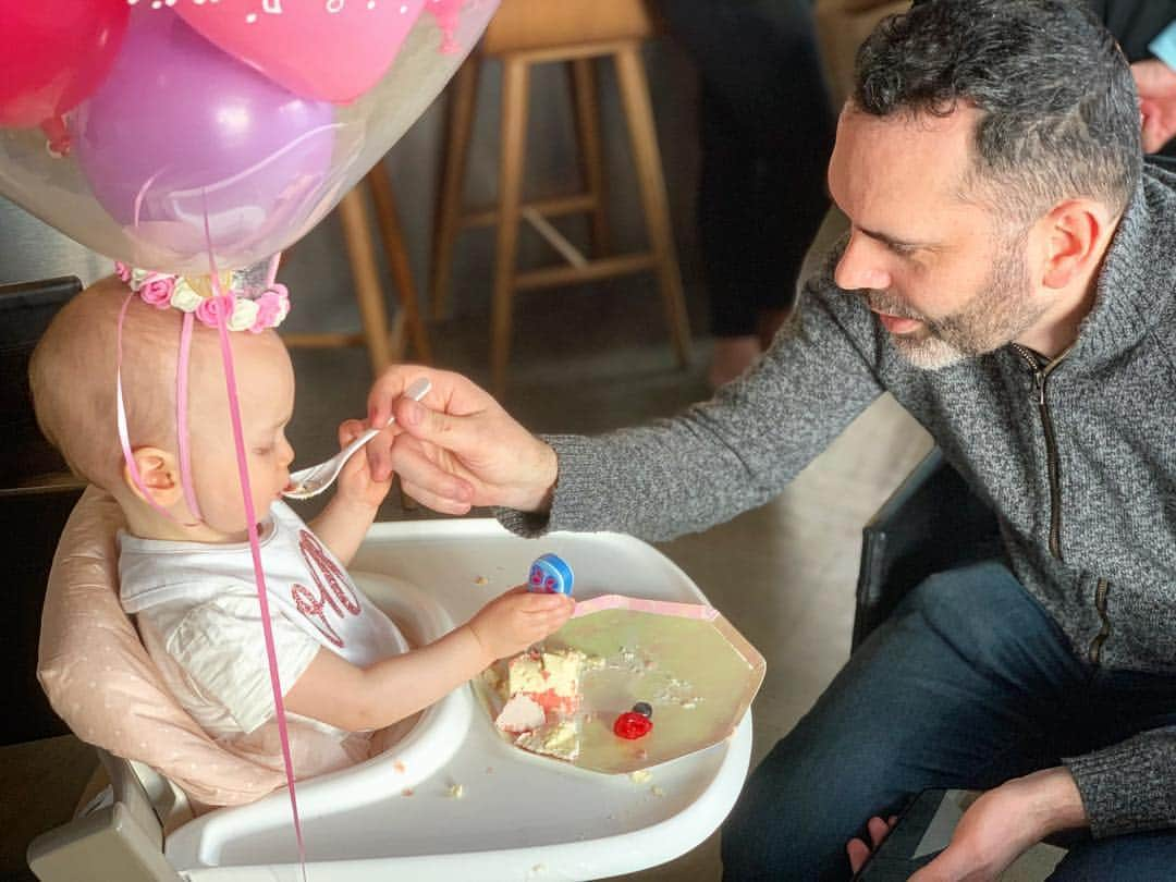 DOMINIQUE ANSEL BAKERYさんのインスタグラム写真 - (DOMINIQUE ANSEL BAKERYInstagram)「When you give your friends daughter their first bite of cake. Happy 1st Birthday Ana (it was peach and elderflower in case you grow older and wonder one day). #🍰」3月18日 3時18分 - dominiqueansel