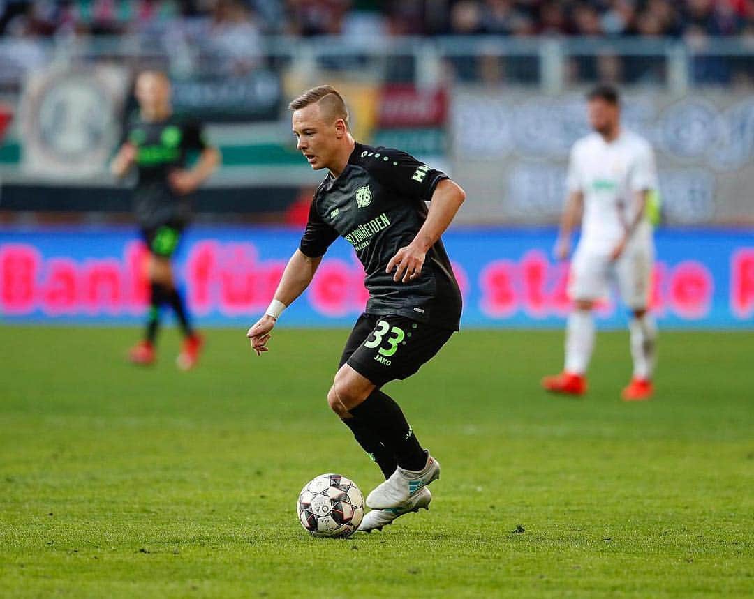 ウッフェ・ベックのインスタグラム：「Despite the result - happy to be back.」