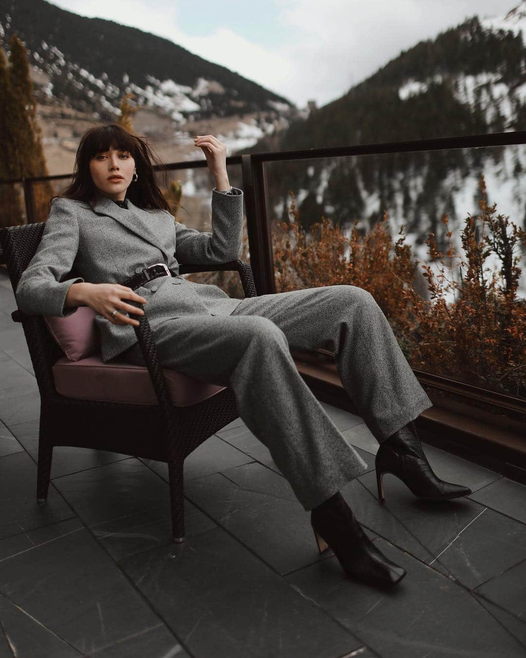ナタリー・スアレスさんのインスタグラム写真 - (ナタリー・スアレスInstagram)「Back in Europe and way up here on the slopes with @valmontcosmetics @valmontnorthamerica. Celebrating the #ValmontPurity collection in the mountains of Andorra, between France and Spain where the air is fresh! 📸 by @laayi95」3月18日 3時20分 - natalieoffduty