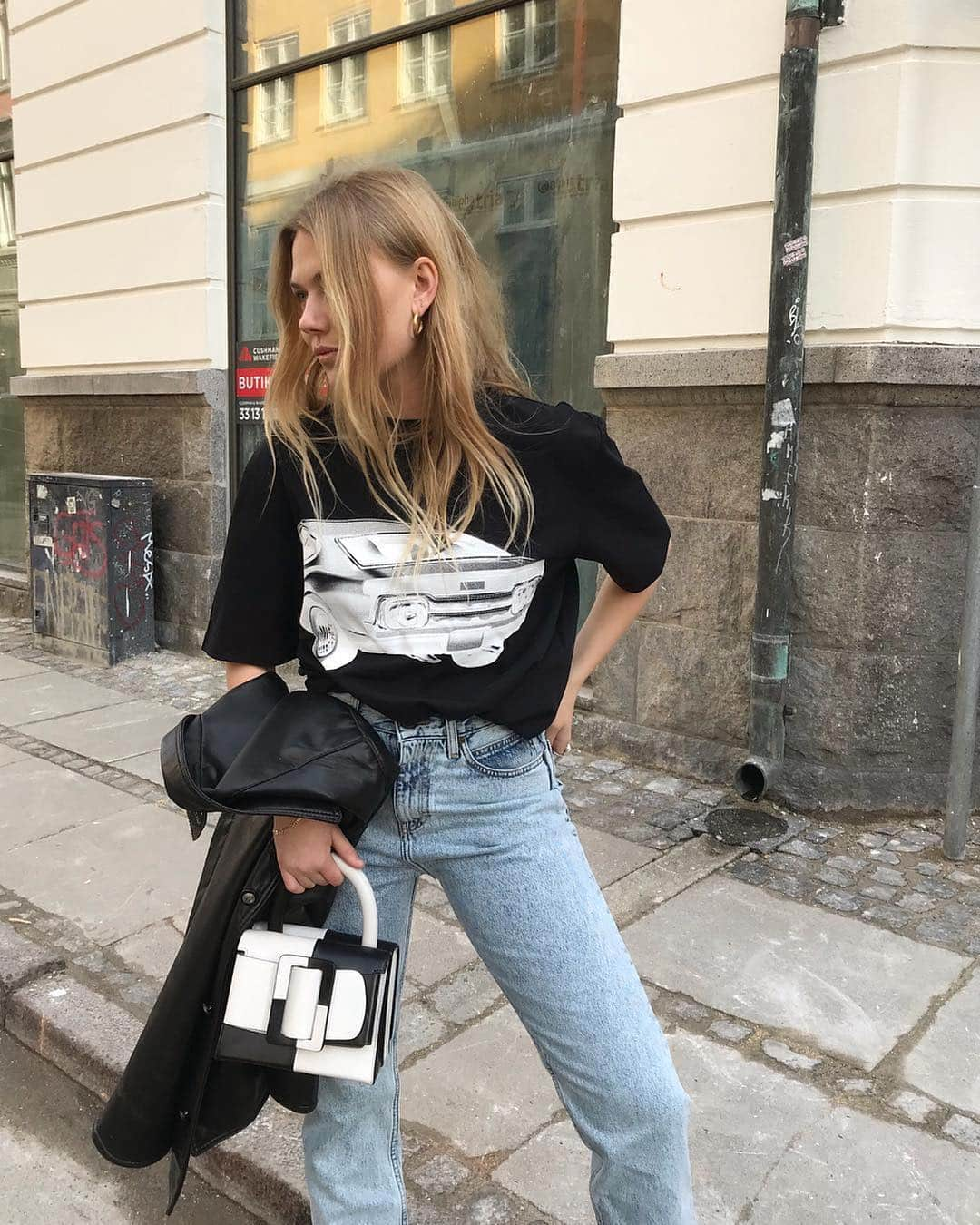 Calvin Kleinさんのインスタグラム写真 - (Calvin KleinInstagram)「Road rules, @frejawewer stands and delivers in our #CKEST1978 car graphic crewneck tee. ⠀⠀⠀⠀⠀⠀⠀⠀⠀ ⠀⠀⠀⠀⠀⠀⠀⠀⠀ ⠀⠀⠀⠀⠀⠀⠀⠀⠀ Shop now ➡️ Link in bio.」3月18日 3時31分 - calvinklein