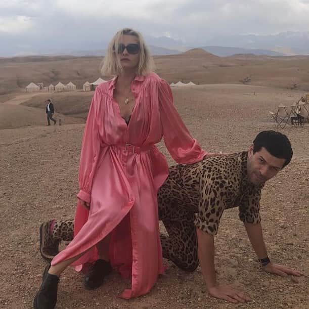 アレクシマビーユのインスタグラム：「The muse & the lepard @alexismabille @julietrannoy shot @celiajour @scarabeocamp thanks to @olivier.coursier & @ninakoltchitskaia for this experience 💋#lepard #pink #safari #wedding #love #alexismabille #julietrannoy #amazone #fideledestrier #fashionvictims #panther #❤️」