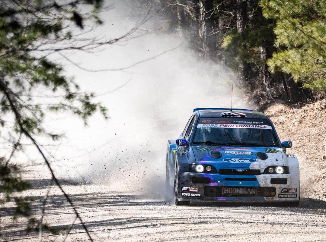 ケン・ブロックさんのインスタグラム写真 - (ケン・ブロックInstagram)「Even after getting knocked out of the running by a mechanical misfortune, the 100 Acre Wood Rally is still one of my favorite rallies! I’m just bummed I didn’t get to attack all of these fast and flowing stages in my Ford Escort RS Cossie V2. Thanks to all the fans that came out to support Alex and I and check out my new Cossie! #CossieWorldTour #BlockEscortCossieV2」3月18日 3時37分 - kblock43