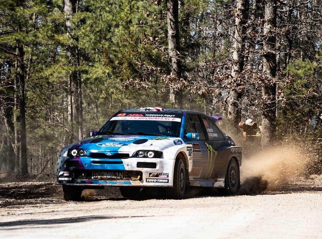 ケン・ブロックさんのインスタグラム写真 - (ケン・ブロックInstagram)「Even after getting knocked out of the running by a mechanical misfortune, the 100 Acre Wood Rally is still one of my favorite rallies! I’m just bummed I didn’t get to attack all of these fast and flowing stages in my Ford Escort RS Cossie V2. Thanks to all the fans that came out to support Alex and I and check out my new Cossie! #CossieWorldTour #BlockEscortCossieV2」3月18日 3時37分 - kblock43