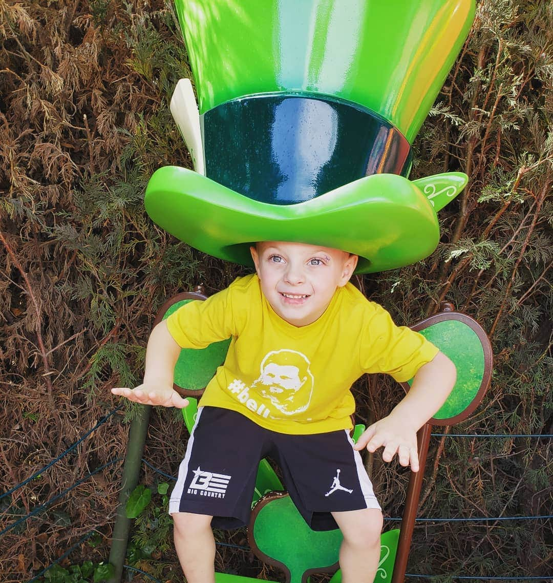 ロイ・ネルソンさんのインスタグラム写真 - (ロイ・ネルソンInstagram)「HAPPY St. PATRICK'S DAY! From my Irish family to yours.  #irish🍀 #stpatricksday  #besafe  #drinkresponsibly  #bellyrubapprove  @ricosproducts  @monsterenergy  @bellatormma」3月18日 3時47分 - roynelsonmma