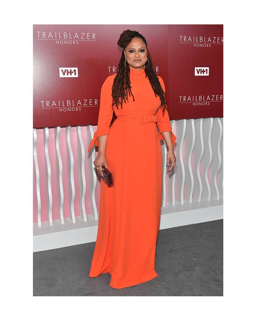 プラダさんのインスタグラム写真 - (プラダInstagram)「@Ava DuVernay wore a #Prada orange cady gown embellished by a knot detail on the back, while attending the VH1 Trailblazer Honors, which pay tribute to the Academy Award-nominated Director in Los Angeles. #PradaPeople」3月18日 4時01分 - prada