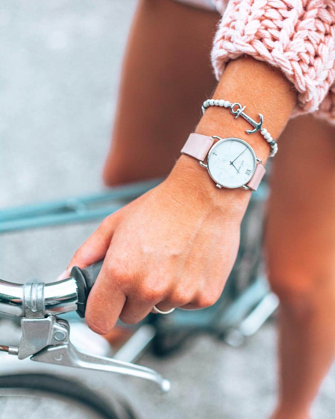 PAUL HEWITTさんのインスタグラム写真 - (PAUL HEWITTInstagram)「It's Sunday! Go out there and have some fun. 🚲✨⚓ (photo @theblondehills) #getAnchored #paulhewitt #missoceanline #anchorspirit __ #womenstyle #womenswatch #womensaccessories #sundaymood #marble #details #ootdwatch #womensbest #womenswear #capturemoments #sunday #womenwatch #watchdaily」3月18日 4時03分 - paul_hewitt
