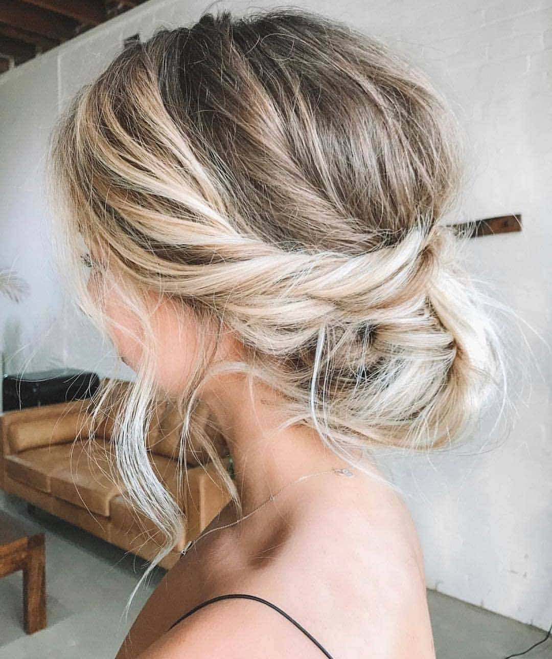 ghd hairさんのインスタグラム写真 - (ghd hairInstagram)「Whether it’s date night, girls’ night, wedding or holiday hair inspo – this twisted low bun by @missyveyret is one for your Instagram saved folder 🙌  #ghdhair #ghdhairpro #twistedbun #hairgoals」3月18日 4時03分 - ghdhair