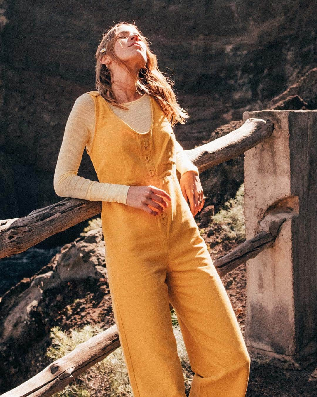 Urban Outfittersさんのインスタグラム写真 - (Urban OutfittersInstagram)「@Frecklesnur looking like a ray of sunshine while basking in a ray of sunshine. 📷: @cokebartrina #UOonYou」3月18日 4時16分 - urbanoutfitters