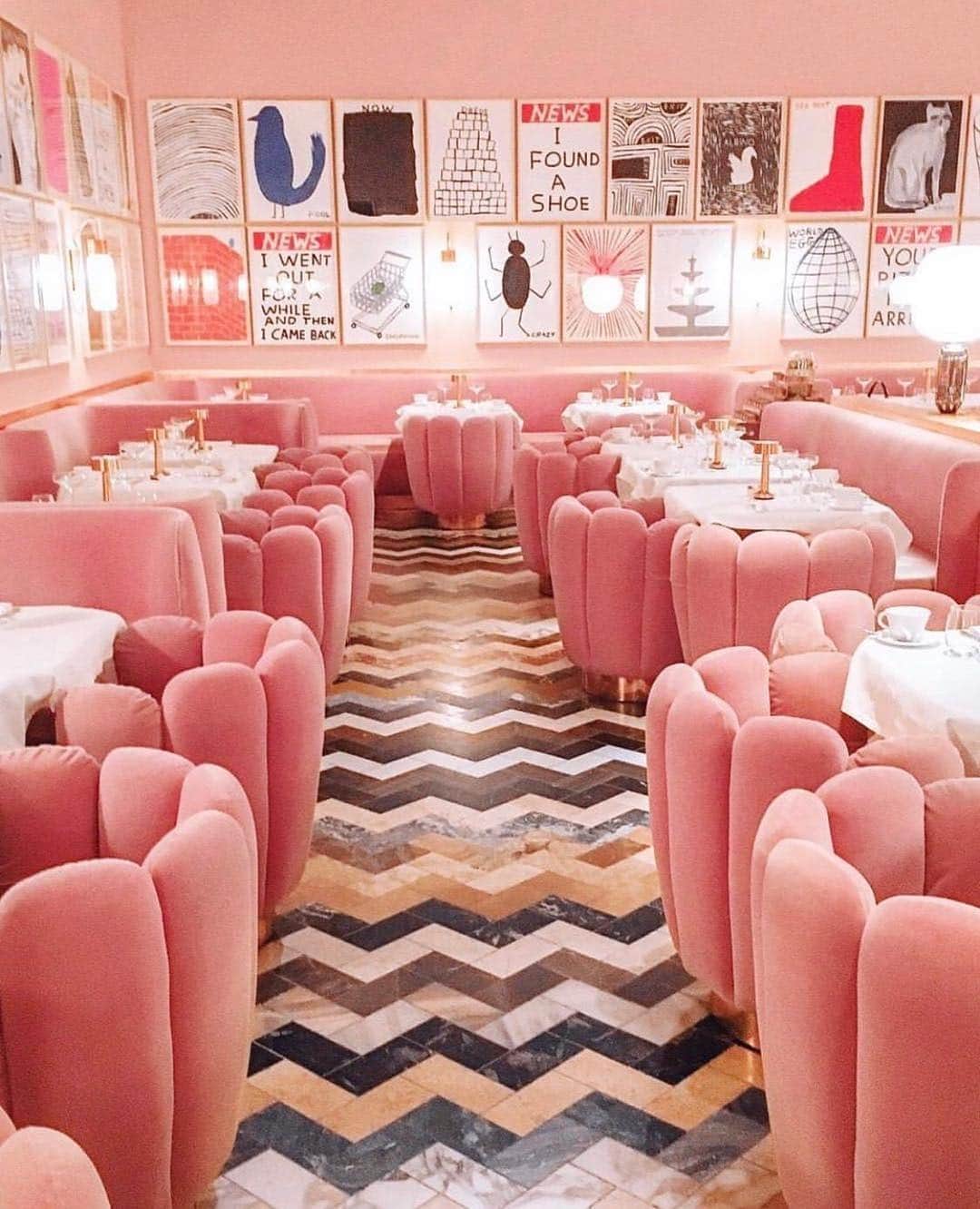 Cosmopolitanさんのインスタグラム写真 - (CosmopolitanInstagram)「Consider this your reminder to book a trip to London ASAP ✈️ 💕  #rg @mylifestylememoir」3月18日 4時16分 - cosmopolitan