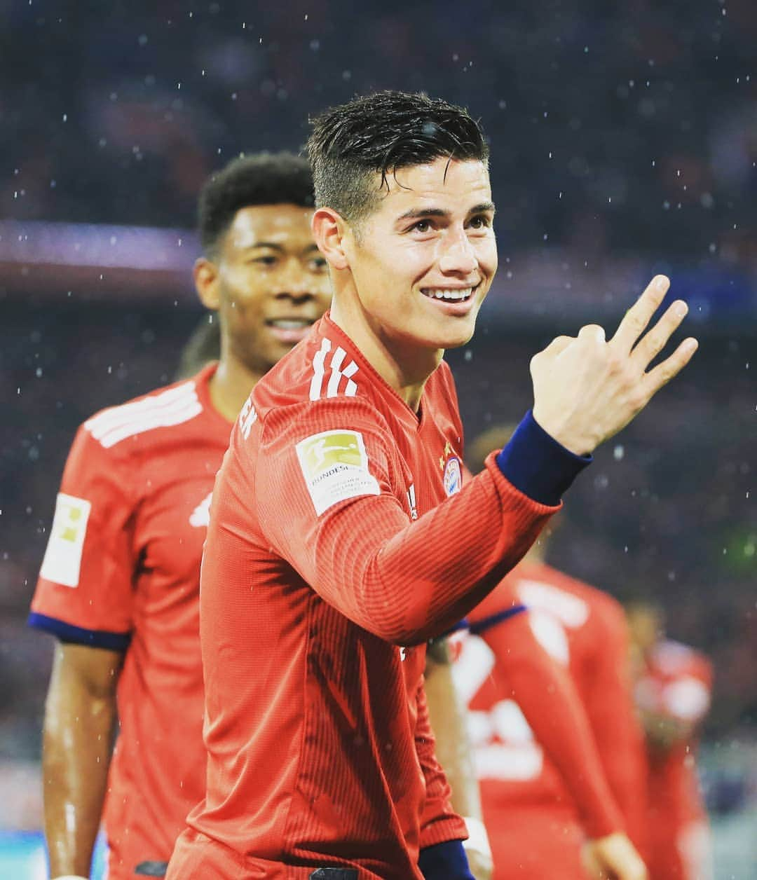 FIFAワールドカップさんのインスタグラム写真 - (FIFAワールドカップInstagram)「@jamesrodriguez10 has become the first ever Colombian to score a hat-trick in the @bundesliga_en ⚽️⚽️⚽️🇨🇴🙌」3月18日 4時10分 - fifaworldcup