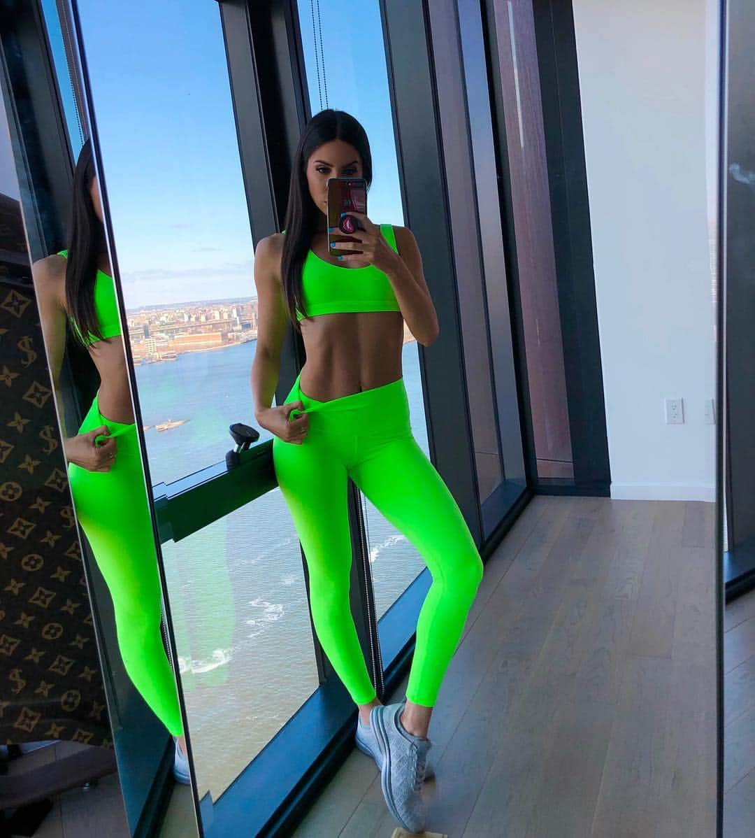 ジェン・セルターさんのインスタグラム写真 - (ジェン・セルターInstagram)「Happy #stpatricksday fam!!! 🍀 How is everyone’s weekend going?!」3月18日 4時25分 - jenselter