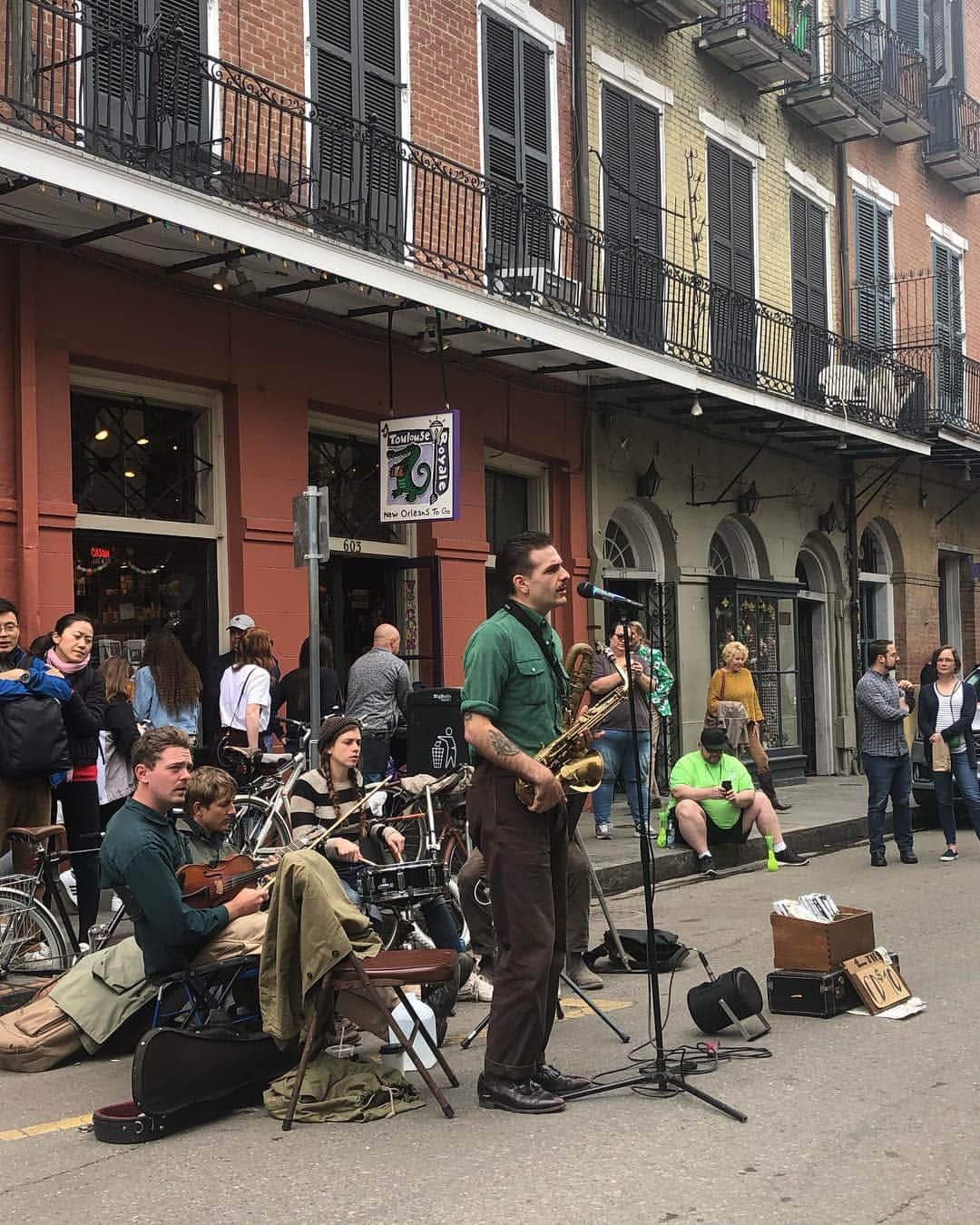 ケアリー・ハートさんのインスタグラム写真 - (ケアリー・ハートInstagram)「Love this town. #NewOrleans」3月18日 4時18分 - hartluck