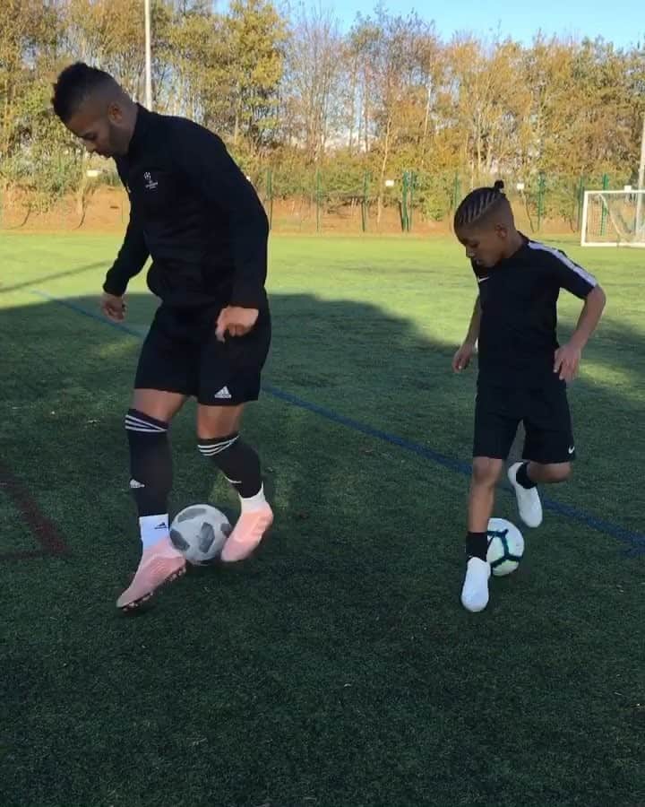 F2Freestylersのインスタグラム：「Rate @ramelldo07 ‘s footwork! ⚡️⚽️ #11YearsOld」