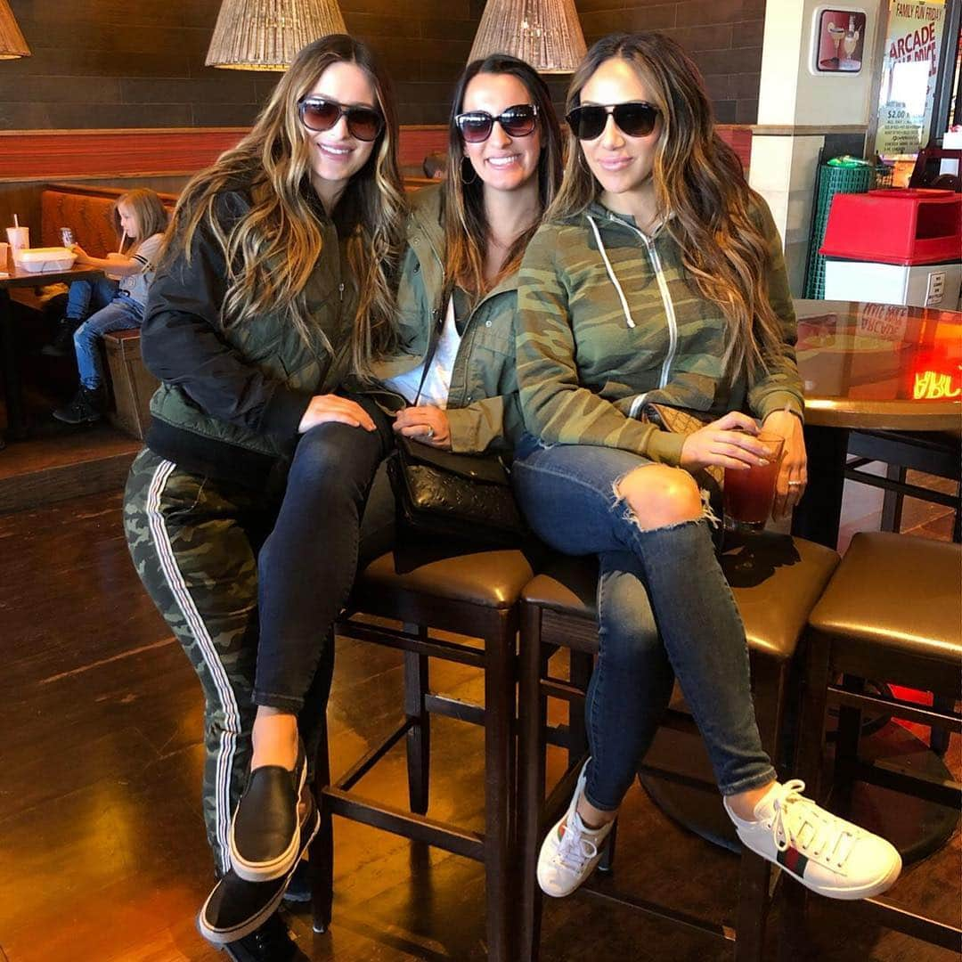 メリッサ・ゴーガさんのインスタグラム写真 - (メリッサ・ゴーガInstagram)「My people 💚 #sundayfunday」3月18日 4時29分 - melissagorga