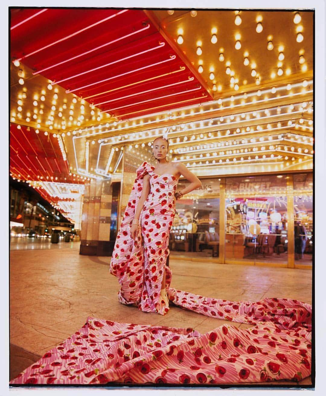 Moschinoさんのインスタグラム写真 - (MoschinoInstagram)「#Repost @modernweeklystyle ・・・ Gurls Talk @gurlstalk comes from @adwoaaboah #adwoaaboah #moschino @itsjeremyscott Photographed by Nadine Ijewere @nadineijewere ; styling by Nathan Klein @nathankleinstyling ; makeup Celia Burton @celiaburtonmakeup ;  executive producer Holly Gore @holly_gore ; production coordinator Anthony Cabaero @anthony_cabaero ; local production Michael Gaskell @michaelgaskell_com ; Joey Charafi. #modernweeklystyle #gurlstalk #lasvegas」3月18日 4時31分 - moschino