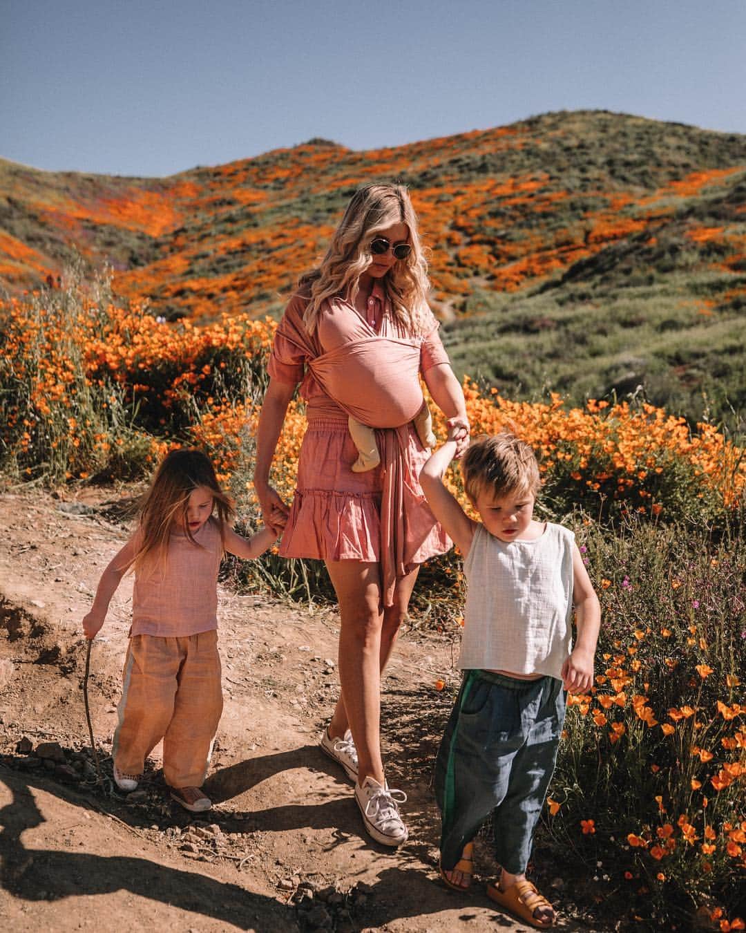 Amber Fillerup Clarkさんのインスタグラム写真 - (Amber Fillerup ClarkInstagram)「I’ve always wanted to see the super bloom 😍 it was worth the traffic and crowds」3月18日 4時44分 - amberfillerup