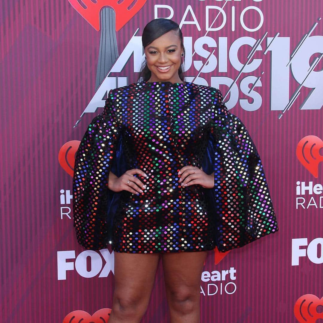 Nia Sioux Frazierさんのインスタグラム写真 - (Nia Sioux FrazierInstagram)「I call this look: Rainbow Disco Ball. Drop your fav emoji heart color below 💙💚💛🧡❤️ pc: @jenloweryphoto」3月18日 4時45分 - niasioux