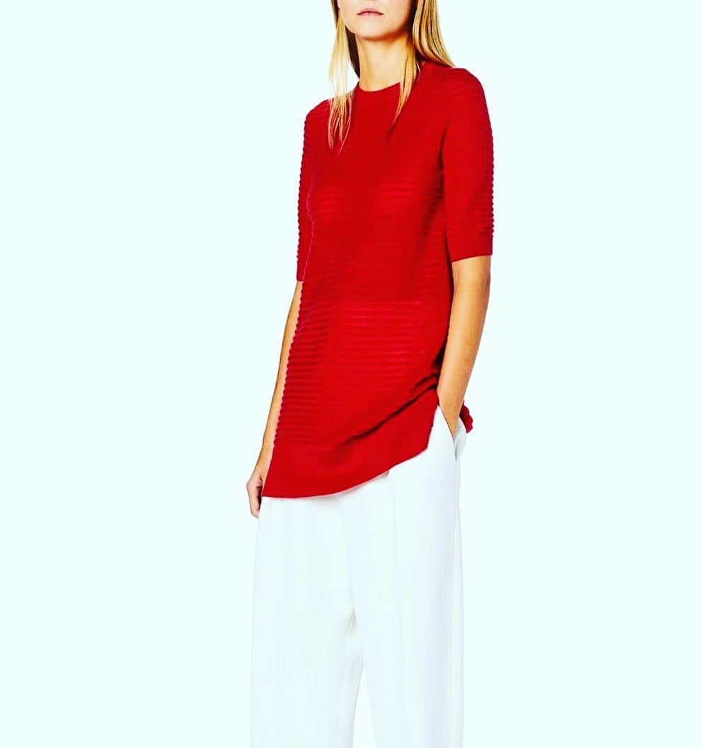 デレク ラムのインスタグラム：「Cradle to Cradle certified eco and sustainable cashmere/silk ottoman stitch sweater. www.c2cc.org is an organization that grades companies based on their efforts to guarantee, in this case, the yarns we use to create this sweater, are eco conscious from the start of the sourcing of raw materials to the final dying and finishing of the yarns. Luxury and substance. Go to www.dereklam.com  for more information and view the entire collection of eco conscious products in the Spring 2019 Derek Lam collection. #ecofriendly #ecofashion」