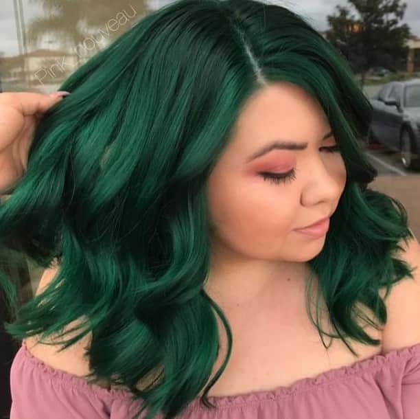 CosmoProf Beautyさんのインスタグラム写真 - (CosmoProf BeautyInstagram)「This green by @pink_nouveau is GORGEOUS 🍀☘️ ✨ Formula: 👇 Lightened to level 7/8 with @kenraprofessional then colored using @joico Intensity 💚 ✨ Save up to 50% on vibrant shades this month at #cosmoprofbeauty where you are #licensedtocreate . . #repost #stpatricksdayhair #greenhair #emeraldhair #greenhairgoals #kenraprofessional #joicocolor」3月18日 5時00分 - cosmoprofbeauty