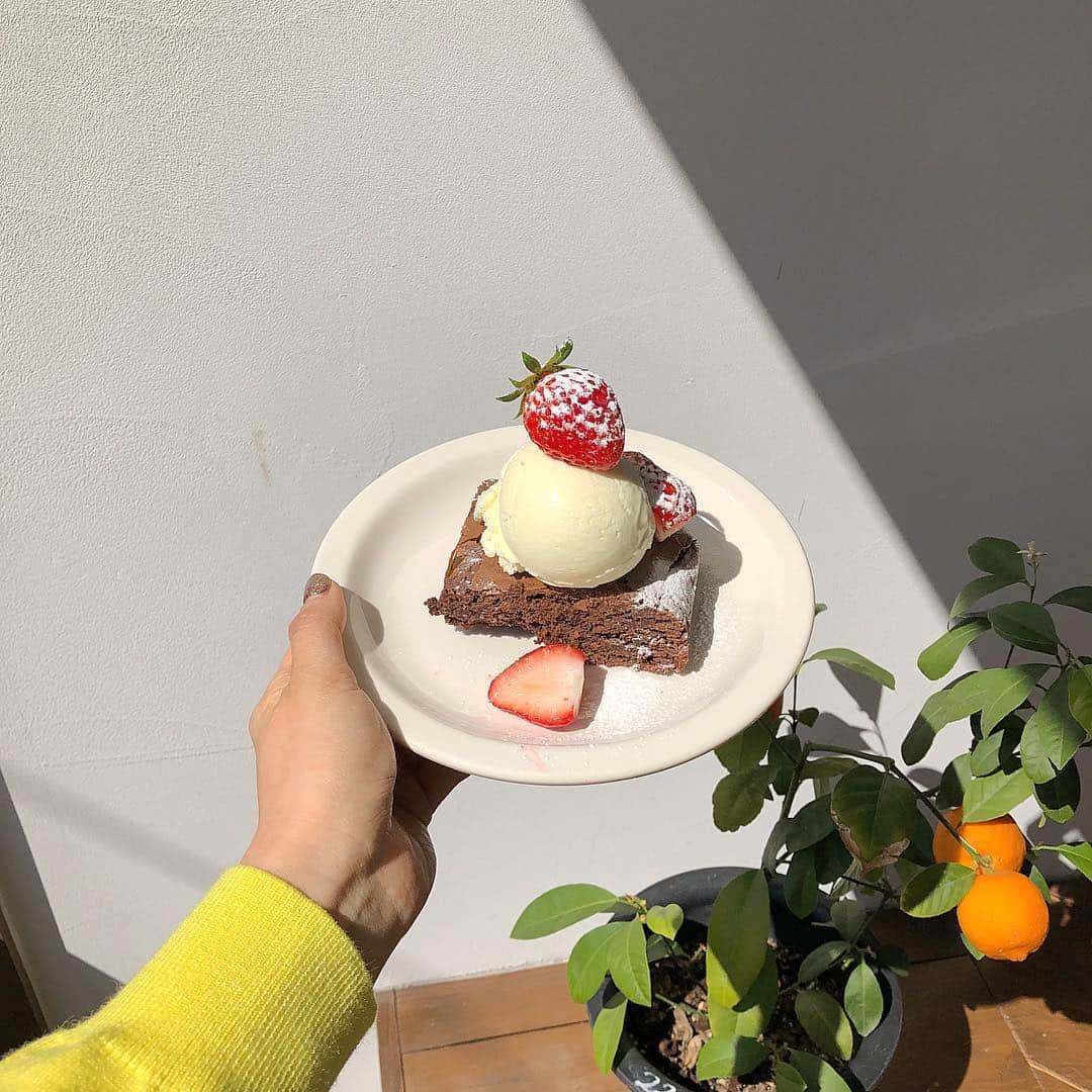 のインスタグラム：「みなさん今週も頑張っていきましょう~🍓 - #カフェ #蔚山カフェ #カフェ巡り #韓国好きな人と繋がりたい」