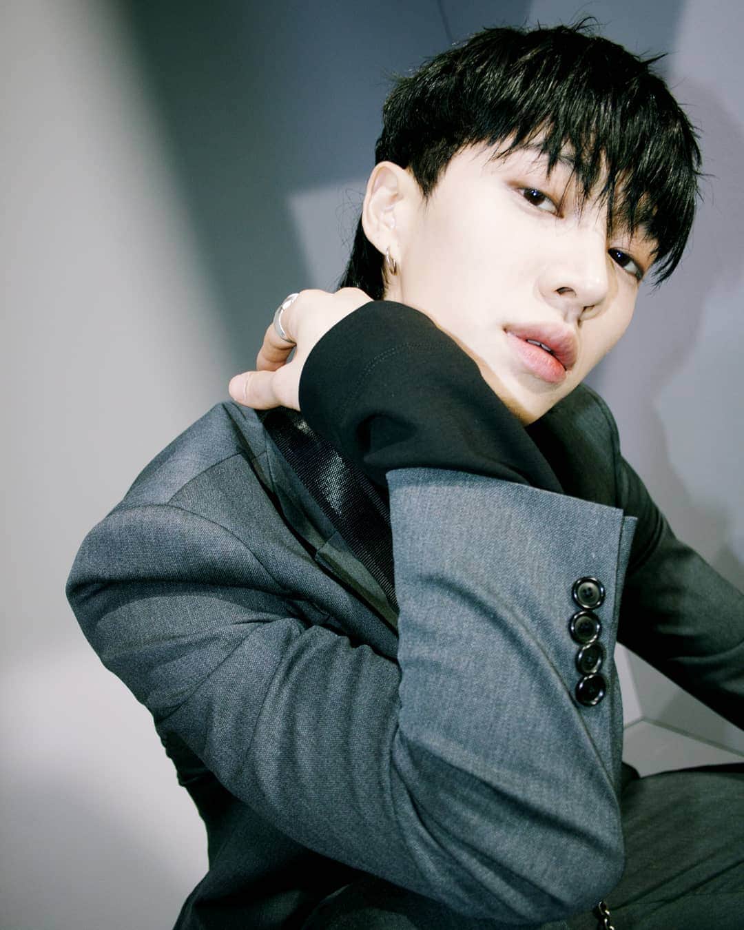 ギグァンのインスタグラム：「LEEGIKWANG DIGITAL SINGLE [I] 2019.03.18 PM 06:00 음원이 발매 됩니다 많은 노력으로 정말 열심히 만든 앨범입니다 많은 관심과 사랑 부탁드립니다」