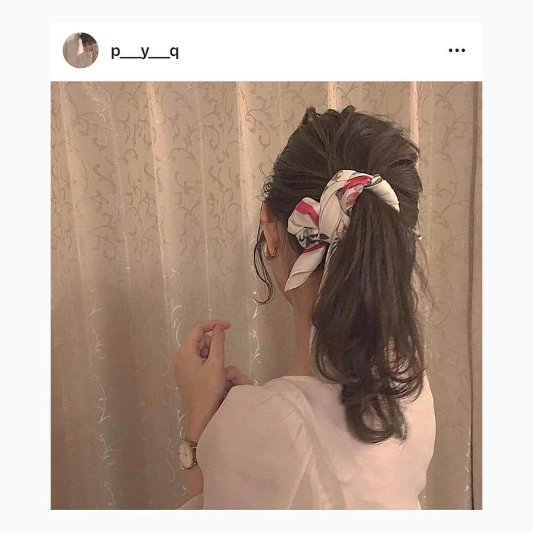 PRESSさんのインスタグラム写真 - (PRESSInstagram)「いつものファッションにプラスするだけ！ヘアアレンジやストールとしてスカーフを取り入れてみて❤︎﻿ ﻿ 無地のシンプルなトップスの時に﻿ 首にスカーフを巻くだけで大人っぽさを演出できたり、﻿ シンプルなコーデに﻿ ヘアアレンジでスカーフを取り入れるだけで﻿ ﻿ おしゃれで周りに差をつけられる！🌹﻿ ﻿ みんなのスカーフを使ったコーデを﻿ スワイプして参考に➡︎﻿ ﻿ ——————————————————﻿﻿﻿﻿ ﻿﻿﻿﻿ お気に入りの写真に﻿﻿﻿﻿ @pressblog #pressblog を﻿﻿﻿﻿ タグ🏷して投稿してください♡﻿﻿﻿﻿ PRESS公式アカウントで﻿﻿﻿﻿ あなたのアカウントをご紹介致します!﻿﻿﻿﻿ ﻿﻿﻿﻿ ——————————————————﻿﻿﻿﻿ #スカーフアレンジ #スカーフ巻き方 #スカーフ巻き方 #スカーフコーデ #スカーフヘアアレンジ #スカーフの巻き方 #ヘアアレンジ #ヘアアレンジ動画 #ヘアアレンジ簡単 #スカーフ好き #コーデ #コーディネート #ヘアアレンジやり方 #ヘアアレ #アレンジ動画 #アレンジヘア #スカーフバッグ #スカーフ柄 #ヘアセット #ヘアセット動画 #スカーフベル#pressblog ﻿」3月18日 14時21分 - press.inc