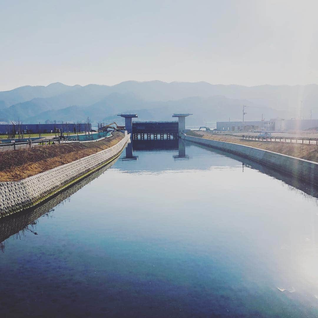 IKEさんのインスタグラム写真 - (IKEInstagram)「大船渡散歩🚶‍♂️ 海は壁に囲まれていた。  神社の高台でやっと少し海が見える。」3月18日 14時32分 - ike1984official