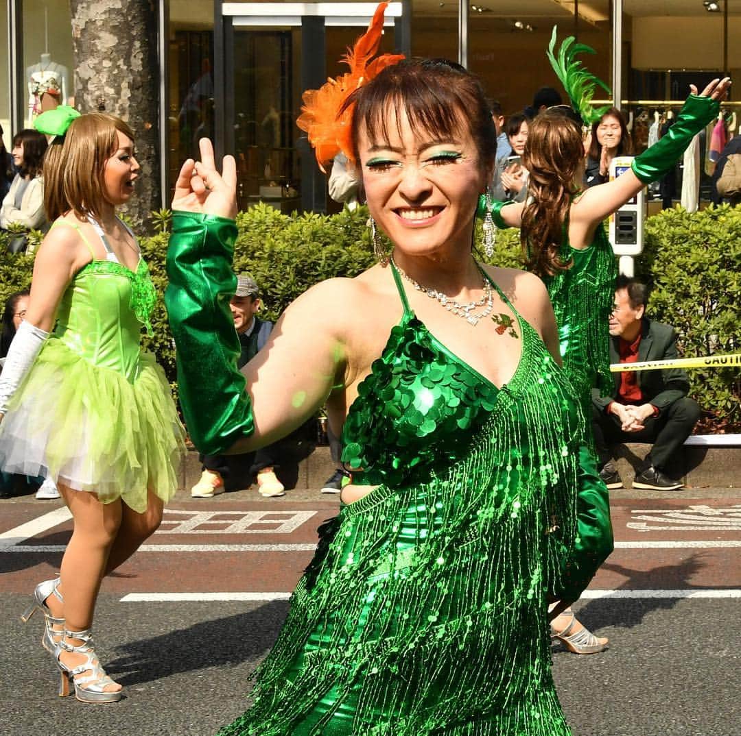 The Japan Timesさんのインスタグラム写真 - (The Japan TimesInstagram)「On March 15, 1992, a small contingent of Irish and Japanese kicked off a St. Patrick’s Day parade in Tokyo, and the green wave has been growing strong each year.  In an interview with The Japan Times, Hideki Mimura, a 10th-generation potato farmer from Kanagawa Prefecture who has been involved in the management of every parade in Japan., says they were held in 14 prefectures this year and his goal is to get them into all 47. The parade down Omotesando-dori on Sunday, the largest St. Patrick’s Day parade in Asia, featured a U2 tribute group, a Brazilian samba troupe and more leprechauns than you can shake a stick at. (📷: @miura.yoshiaki) See bio link for full story. . . . . . #StPatricksDay #StPatricks #Ireland #Irish #Japan #StPatricks2019」3月18日 14時44分 - thejapantimes