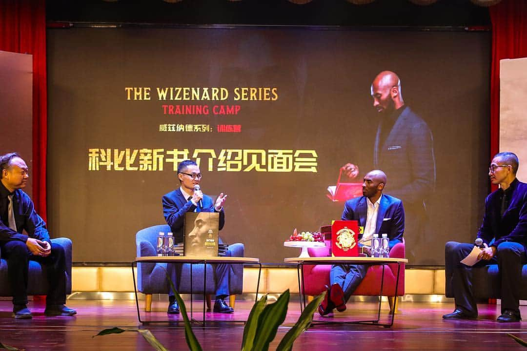 コービー・ブライアントさんのインスタグラム写真 - (コービー・ブライアントInstagram)「Thank you for having me China! I had an incredible time introducing The #Wizenard Series: Training Camp to all of you and I can’t wait until the release on March 19th!」3月18日 14時41分 - kobebryant