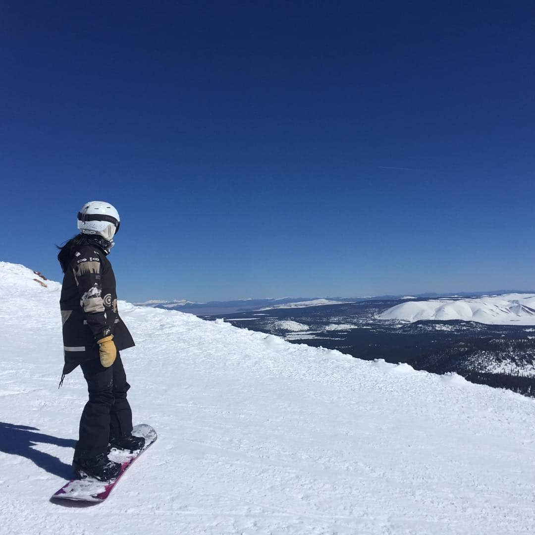 上田ユキエさんのインスタグラム写真 - (上田ユキエInstagram)「Beautiful weekend with friend 💕 スノーボード大好きな母親。 #ladiesshred #momlife #snowboarding #ママライフ #スノーボード」3月18日 14時52分 - yukie_ueda