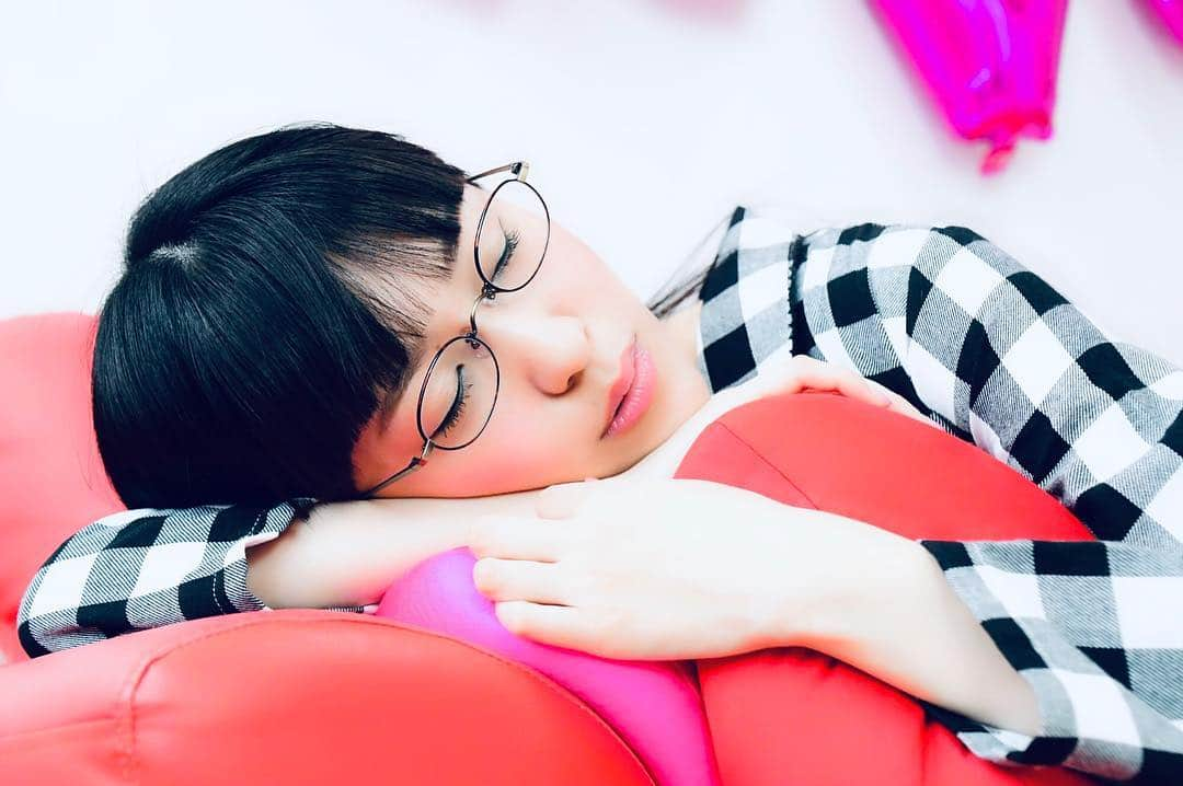 こうやもゆさんのインスタグラム写真 - (こうやもゆInstagram)「2019.2.3💤 . . . . . . . . . . #撮影会 #撮影 #個撮 #個人撮影会 #フルール撮影会 #スタジオ撮影会 #スタジオ撮影 #モデル #撮影会モデル #被写体 #風船 #バルーン #バルーン装飾 #風船🎈 #🎈#パジャマ #ルームウェア #ルームウェアー #ギンガム #ギンガムチェック #ブロックチェック #眼鏡 #メガネ #めがね #onimegane #オニメガネ #黒髪 #japan #japanese #japanesegirl」3月18日 14時59分 - 1001moyu