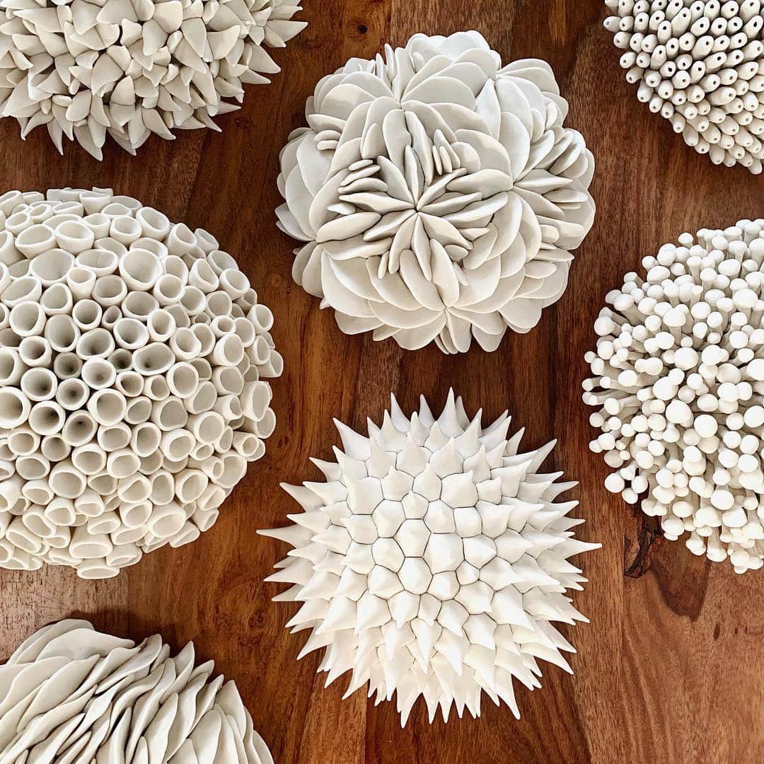 Design Milkさんのインスタグラム写真 - (Design MilkInstagram)「These vessels look like something you’d find at the bottom of the ocean but they’re actually #ceramic sculptures designed by @elementclaystudio! 🐚」3月18日 15時20分 - designmilk