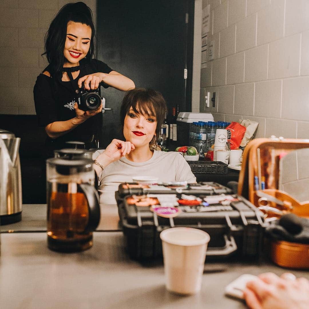 ジー・ヘイルさんのインスタグラム写真 - (ジー・ヘイルInstagram)「Me and the fab ninja @judyhwon herself! Backstage in Auckland NZ, getting ready to open up for @judaspriest xo」3月18日 15時13分 - officiallzzyhale