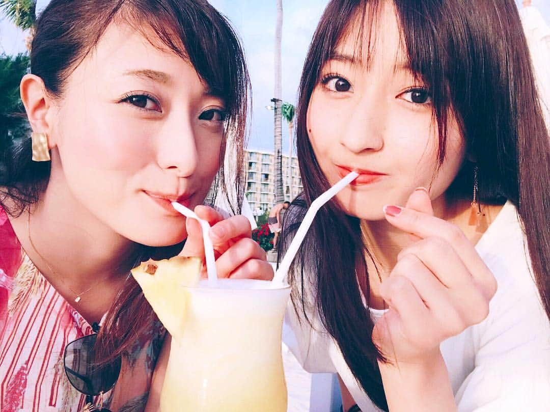のインスタグラム：「. サイパンでは麻美さんといちゃいちゃ写真がめちゃ撮れて嬉しかった💓🤤 . . サイパンでも台本とにらめっこしてたけど、なんとか本番に間に合いそうです…笑 本日から3日間、四谷三丁目にある【三栄町LIVE STAGE】で22時から40分間の舞台でございます。お待ちしております💓🤤 . 当日飛び込みも大歓迎です✨ . そしてオタクなわたしとチェキを撮りましょう💓🤤笑 . . . #サイパン #旅行 #南国 #トロピカル #ジュース #トロピカルジュース #パイン #パイナップル #ハート #ラブラブ #ビーチ #舞台 #ルフラン #四谷三丁目 #三栄町 #LIVE #STAGE #オタク #チェキ #saipan #beach #sea #heart #girls #love #tropical #juice . #岡田彩花 #あやかんぬ #ayakaokada」