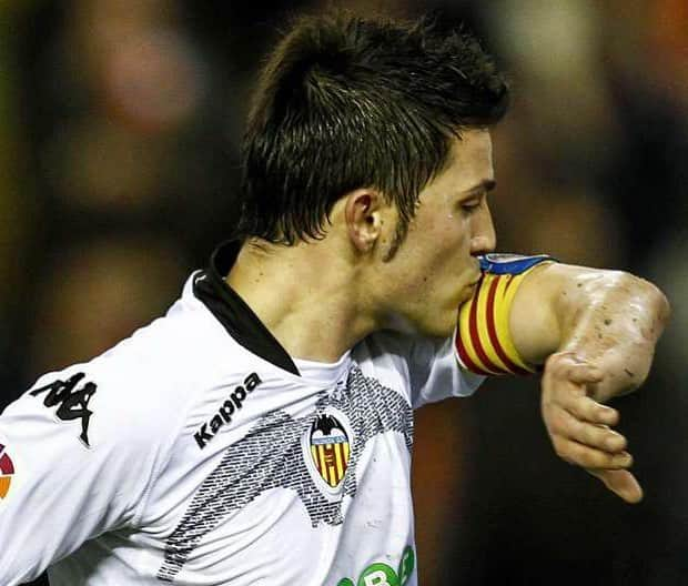 ダビド・ビジャさんのインスタグラム写真 - (ダビド・ビジャInstagram)「Felices 100 años, @valenciacf . Fue un privilegio defender el escudo del murciélago y un honor llevar el brazalete de la senyera. Esa etapa de mi vida me enseñó a amar al Club, su tierra y su gente. Felicidades a todos los que comparten este SENTIMENT.‬ ‪#vcfcentenari」3月18日 15時31分 - davidvilla