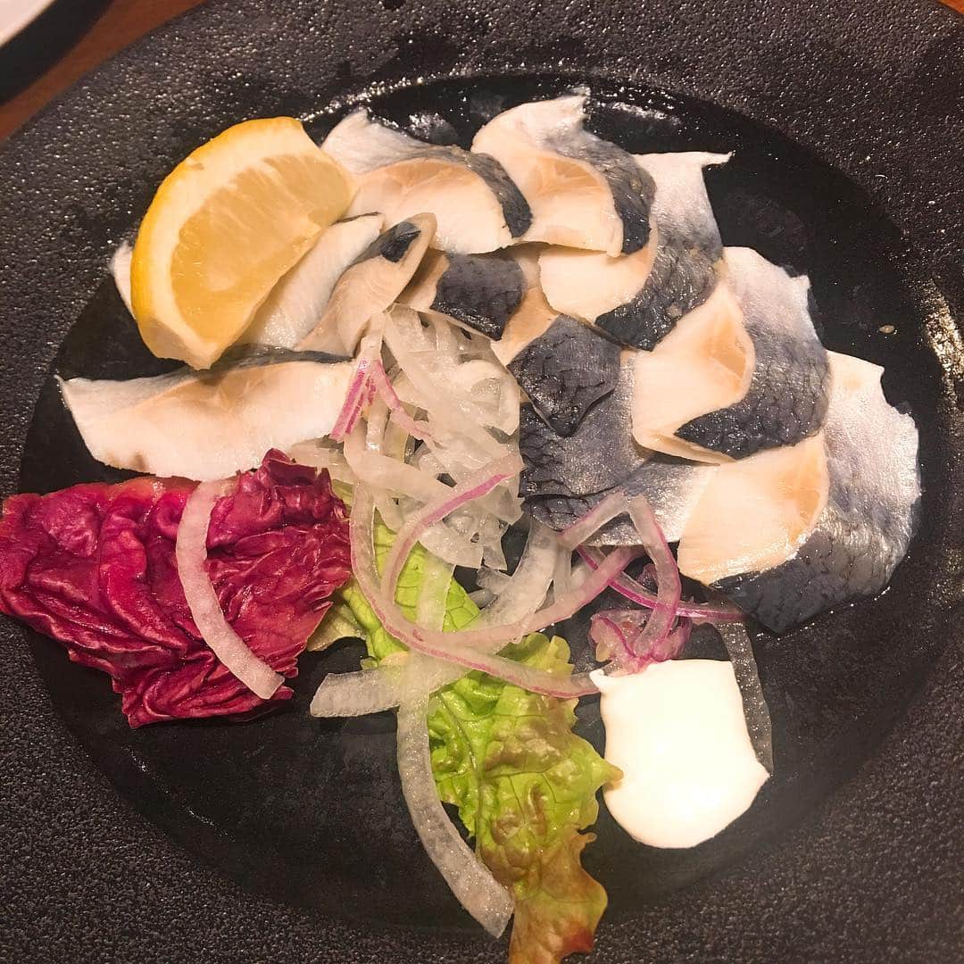 のインスタグラム：「銀座ライオンのニシンとナポリタン。ローストビーフはまだの時間でした。残念。 #銀座ライオン #ニシンの酢漬け #ナポリタン」