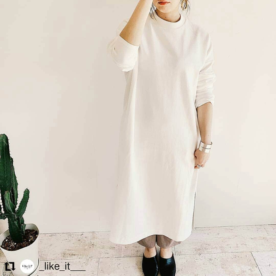 のインスタグラム：「#Repost @_like_it___ • • • • • • . こんばんは🥰 . 楽ちんスウェットとロングワンピを ご紹介します💁‍♀️✨ . ＃kittle のワンピースです✨ 縦長効果のあるロングのワンピースは定番になってきましたね🥰 . ラフに着れるのにラインがとってもキレイなんですよー🙆‍♀️💕 レギンスやパンツなどに合わせて、 ラクにコーディネートの完成👏 . ホワイト、チャコールグレー、ブラックの三色になります。 . Like it？＜ライク・イット？＞ 住所：〒918-8237 福井県 福井市和田東2丁目1711-101 TEL：0776-76-7844 よくあるご質問 https://like-it9.stores.jp/inquiry . Open 平日am 9:30〜pm 5:00  mail address ＊info@atelier-rose.jp」