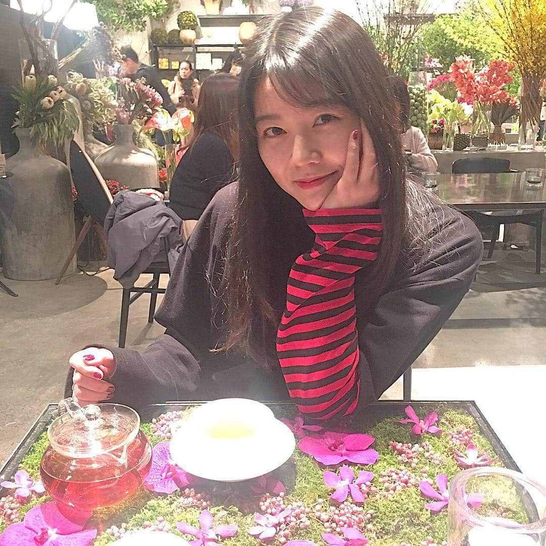 のインスタグラム：「お花屋さんについてるカフェ🍰 . . 📍 Nicolai Bergmann 表参道のB3出口からちょちょっと💜 . お花の香りが素敵だった（＾ω＾） .  #yuisa #picoftheday #me #japanesegirl #girl #japan #tokyo #makeup #メイク #메이크업#97line #98 #21 #얼짱 #한국 #cafe #表参道カフェ #카페투어 #카페스타그램 #카페  #カフェ巡り #nicolaibergmann」