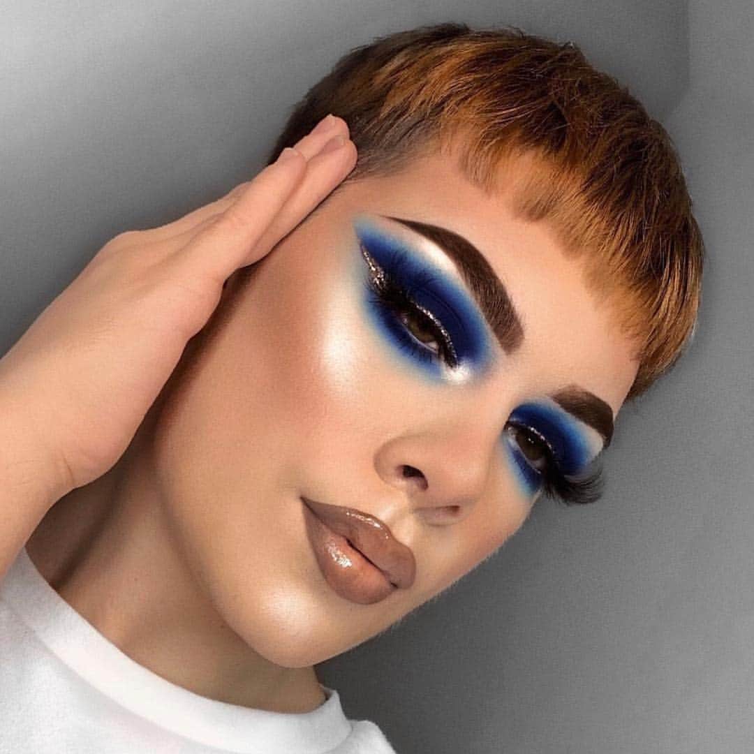 Jeffree Star Cosmeticsさんのインスタグラム写真 - (Jeffree Star CosmeticsInstagram)「BLUE MY MIND 🤯🤯 This stunning blue #eyeshadow blend has us gagging 🤩🤩 @austinryxn used our #velourliquidlipstick shades ‘Mannequin’ & ‘Posh Spice’ for that nude ombré lip 🙌🏻🙌🏻 #jeffreestarcosmetics #nude #liquidlip」3月18日 7時01分 - jeffreestarcosmetics