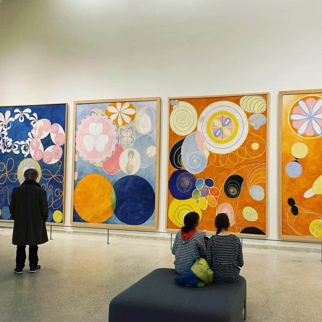 テイト・エリントンさんのインスタグラム写真 - (テイト・エリントンInstagram)「An absolute must see. Read every word. Start with Hilma af Klint, and end with Mapplethorpe, a cosmic colorful black and white love punch to the soul. Art is religion. @guggenheim」3月18日 6時54分 - tateellington