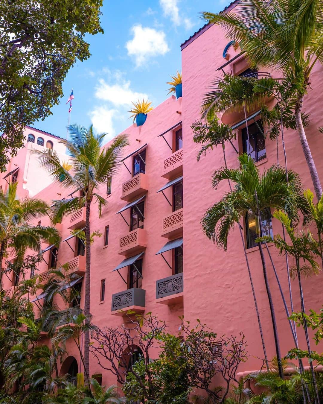 Popits Hawaiiさんのインスタグラム写真 - (Popits HawaiiInstagram)「pink💗 piNK 💗PINK💗⁣ ⁣ #popitshawaii #ポピッツ #sandals #charms #alohastate #luckywelivehawaii #waikiki #footwear #thong #happyfeet #flipflops #slippers #ハワイ #ハワイ旅行 #ハワイ好き #ハワイ大好き #ハワイ好きな人と繋がりたい #ビーチサンダル #フラ #フラダンス #占い ⁣」3月18日 7時00分 - popitshawaii