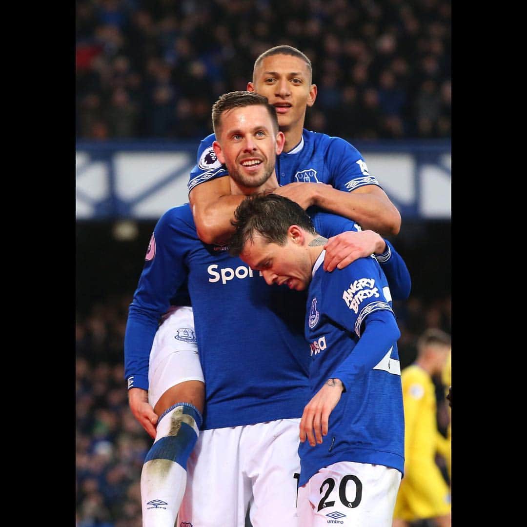 ギルフィ・シグルズソンのインスタグラム：「Great response from the team! ⚽️🔵」