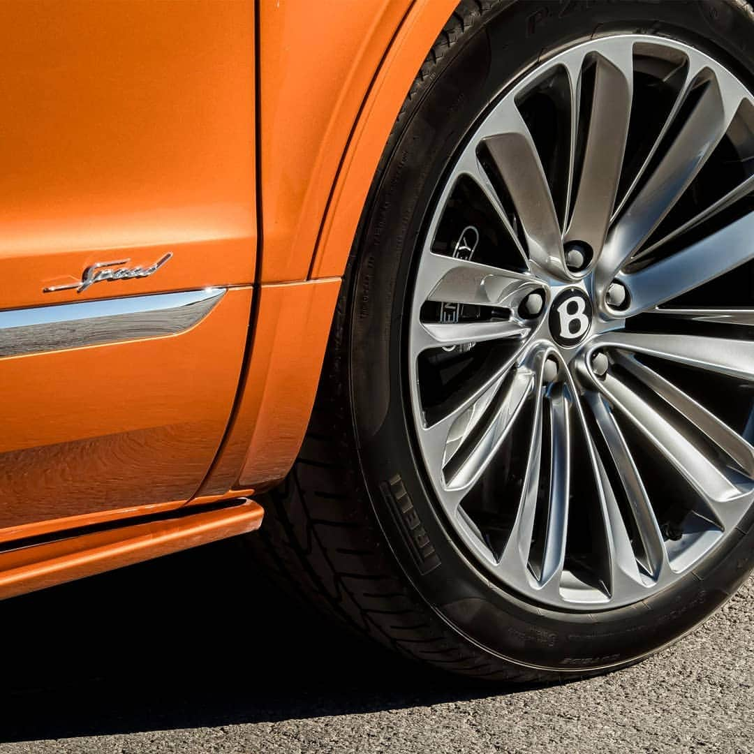 ベントレーさんのインスタグラム写真 - (ベントレーInstagram)「The 22” Speed Wheels, exclusive to the new #Bentayga Speed. Exterior paint: Orange Flame. Link in bio.  Bentayga Speed is available to order in all markets except EU28, Switzerland, Norway, Ukraine, Turkey, Israel and Vietnam. It will be available to order in these markets in Q2, 2019. Please note, Bentayga Speed will not be sold in mainland China.」3月18日 7時04分 - bentleymotors