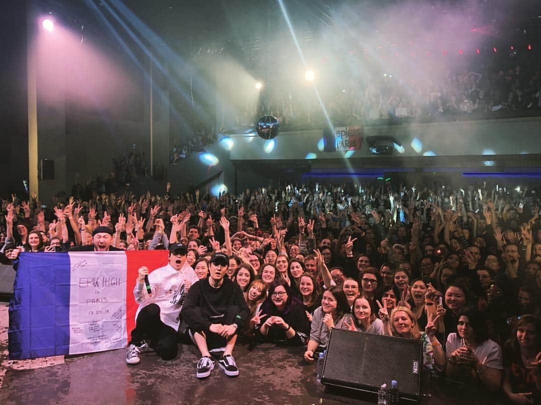 ミスラ・ジン さんのインスタグラム写真 - (ミスラ・ジン Instagram)「Paris!!!!! 👍👏🙏🎉 #epikhigh #Paris」3月18日 7時06分 - realmithrajin
